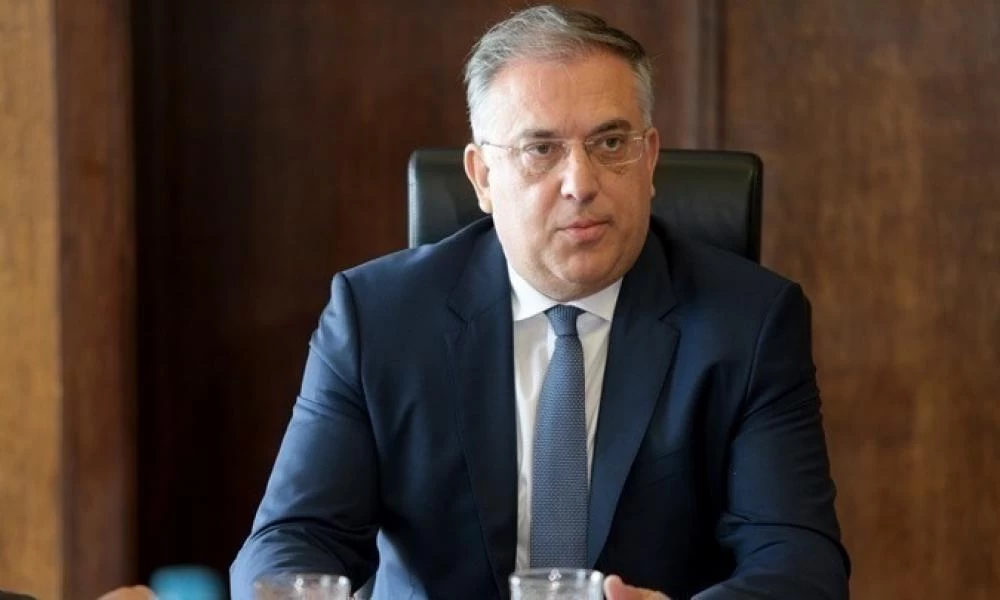 Θεοδωρικάκος για χρήση μάσκας στα γήπεδα: "Δε θα μπορούμε να παρακολουθήσουμε τις ομάδες μας αν συνεχιστεί η κατάσταση"